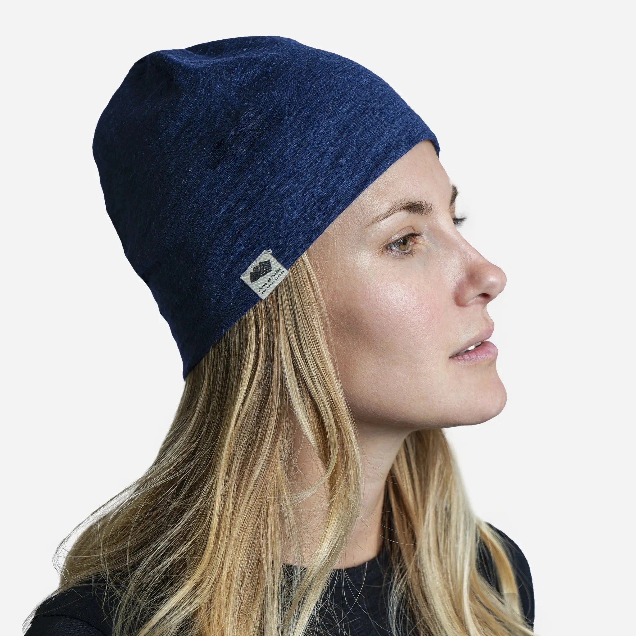 Cozy Alpaca Beanies: Featherlight Warmth 160 Ultra Chic.
